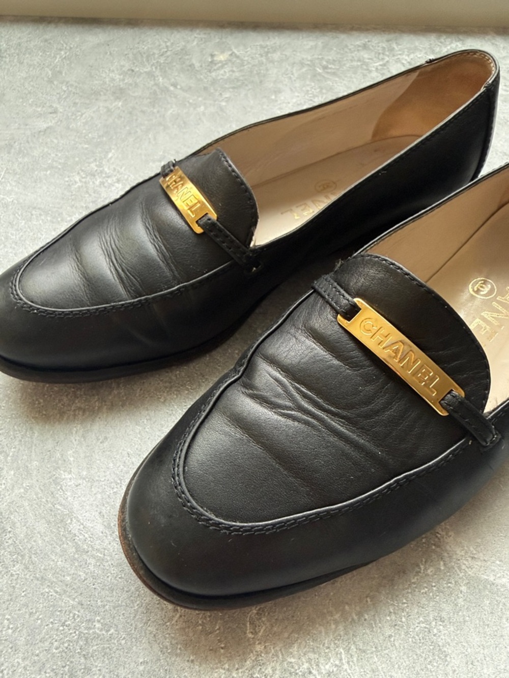 CHANEL Black Leather Loafers with Gold plate flats 38 - Picture 10 of 10